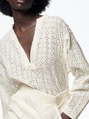 Zara Eyelet Embroidered Ivory Top! Size S 
So Beautiful!